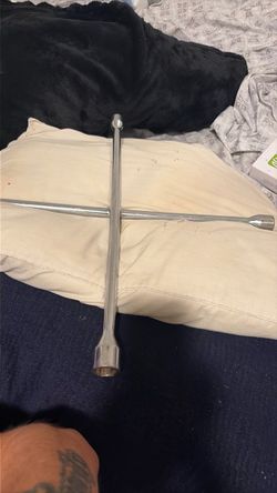 Chrome 4-Way Lug Wrench