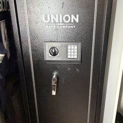 Union Gun Safe/ Cabinet