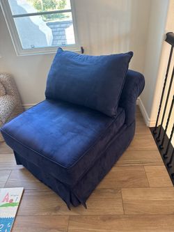 GREAT SINGLE SUEDE CHAIR IN EXCELLENT CONDITION