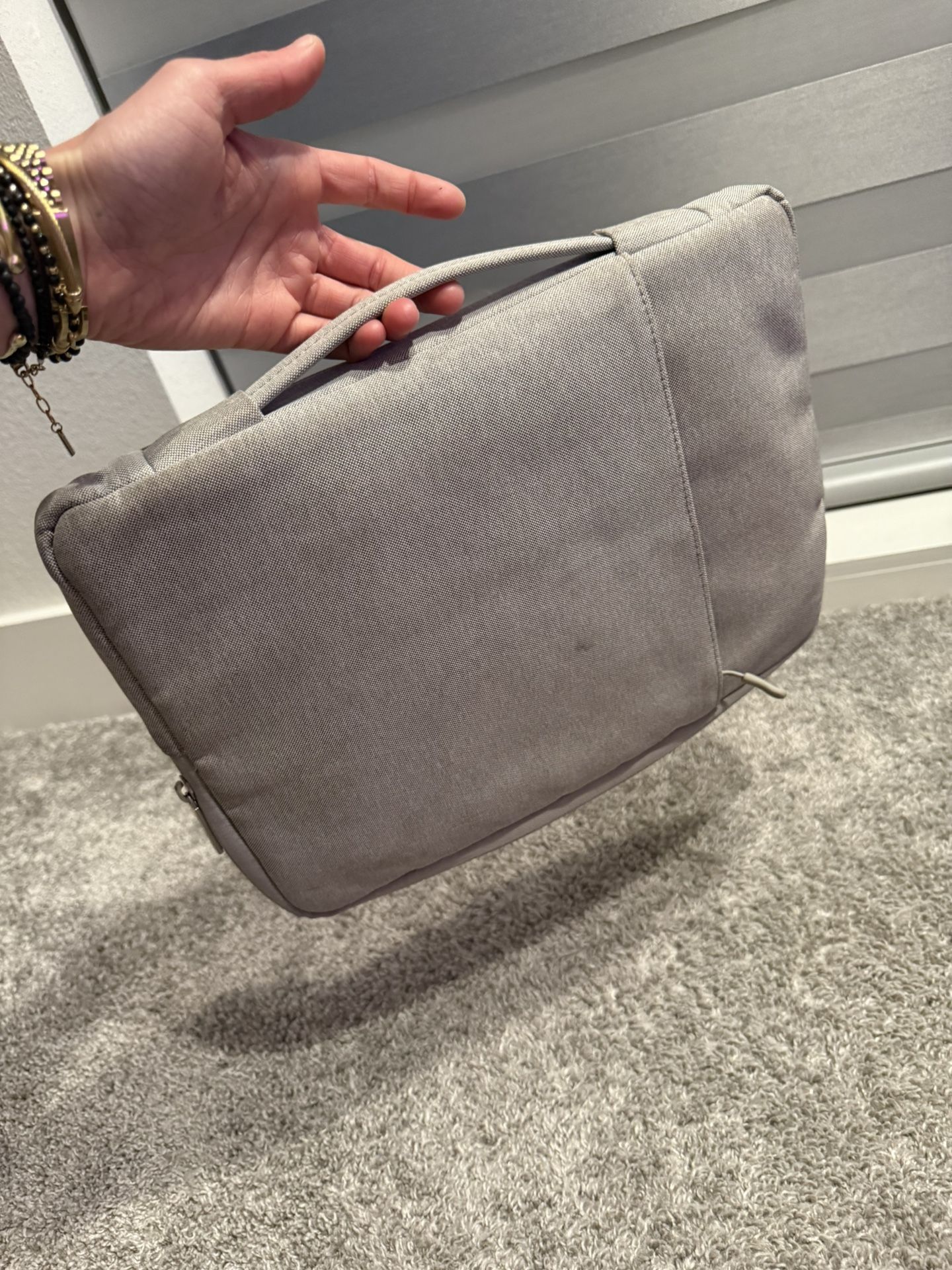 MOSISO Zippered Laptop Sleeve Case – Gray – Excellent Condition Protective Laptop Case with Dual Storage Pockets