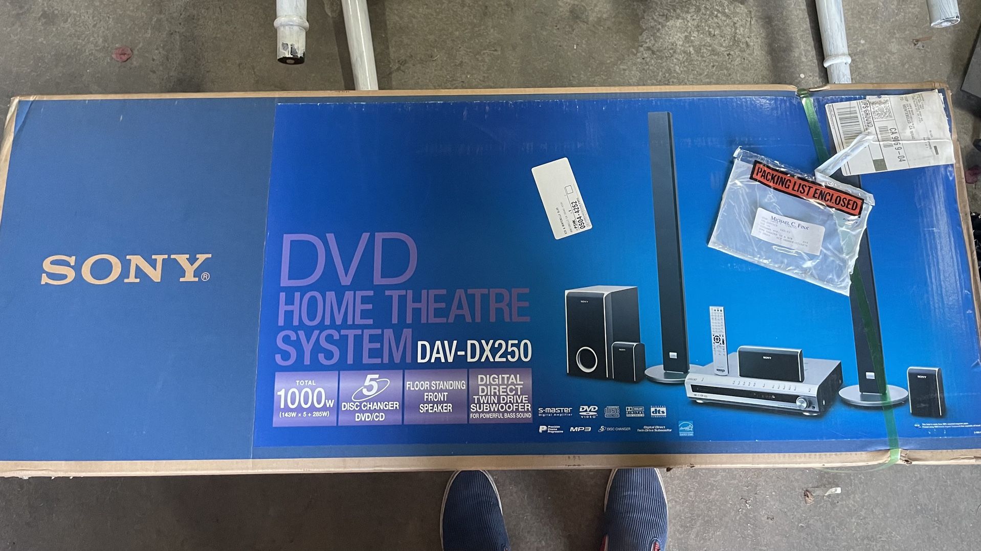 Sony DAV-DX250 Home Dream Theater System with 1000-Watts of total Power