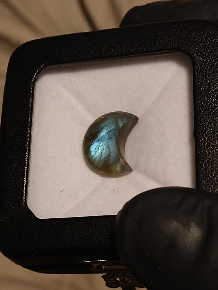labradorite blue moon