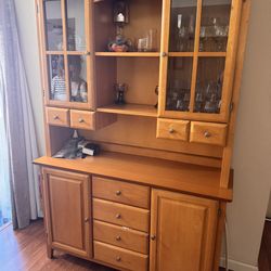 Beautiful maple wood buffet with light excellent condition, paid $1700 must sell moving sale $300 Pick up in Glendale CA
