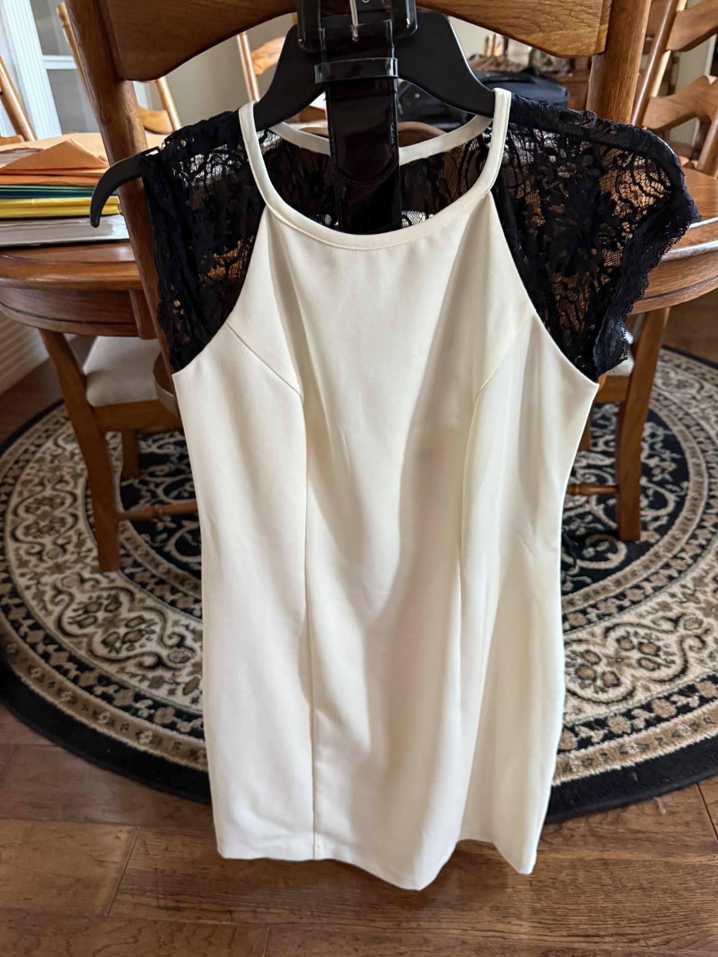 Bisou Bisou cream dress with black lace sleeves Women’s Size 6