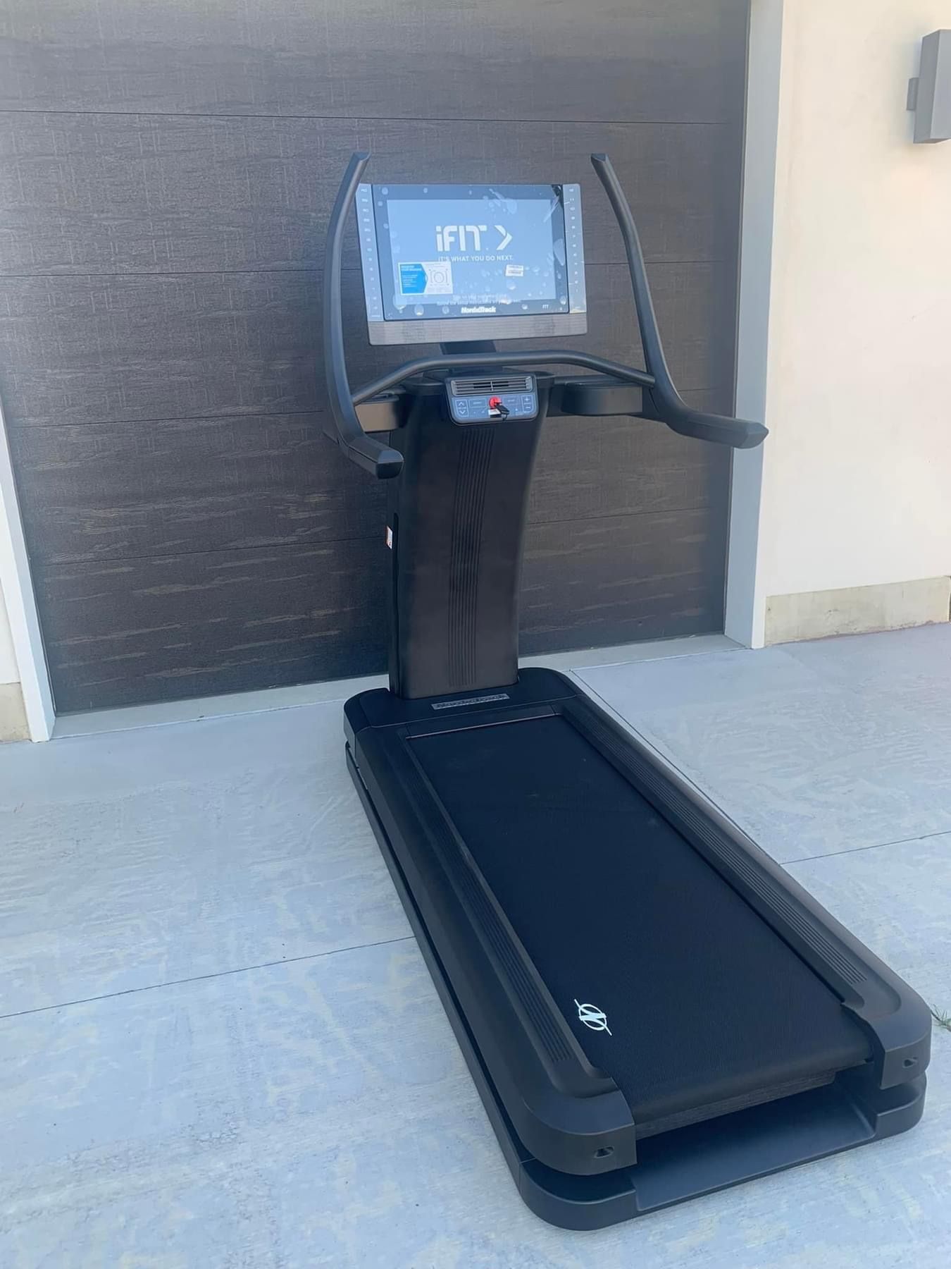 New Nordictrack X22I Treadmill With Warranty 