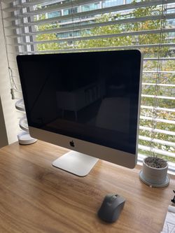 Apple iMac Desktop Computer 