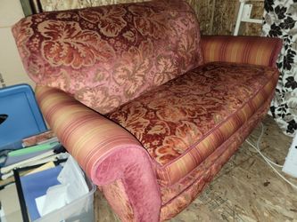 Robin Bruce Loveseat