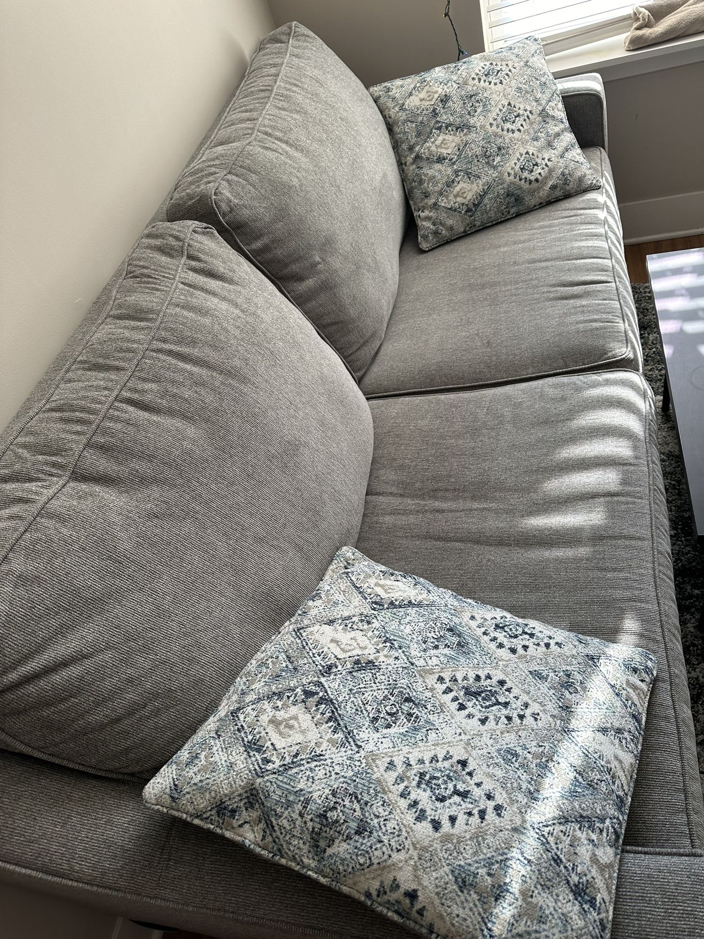 Sofa / Couche for Sale in Cleveland, OH OfferUp