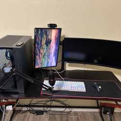 Gaming PC, Monitors, & Desk Set Up