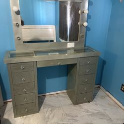 Large 11 Drawer Vanity And Mirror 