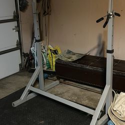 Squat Rack With Clips