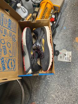 BEST OFFER. . Brooks dna  Gts 18