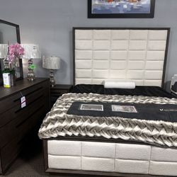 Beautiful Wood Bedroom Set! $2899 🏠☎️✨