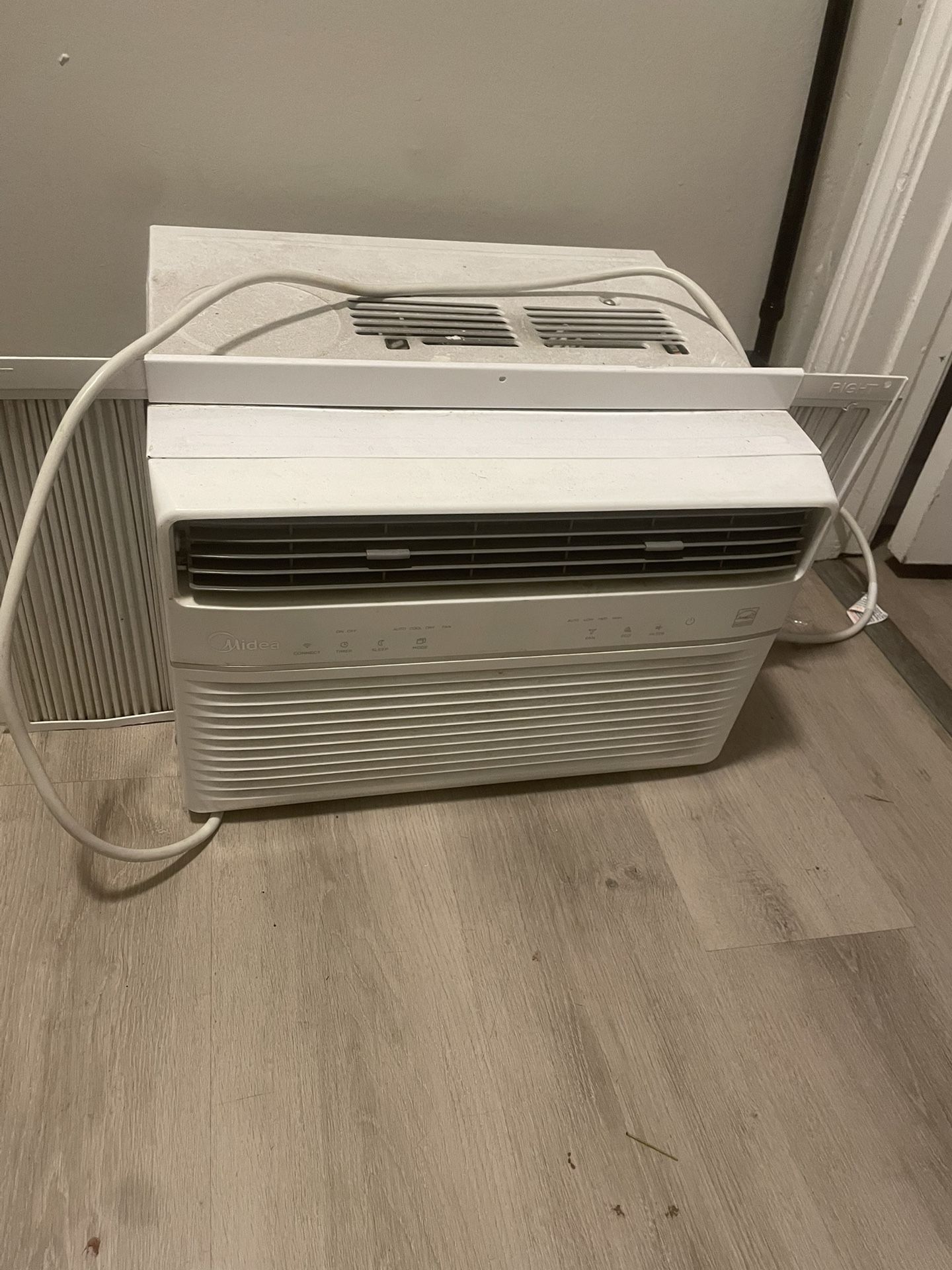MIDEA SMART WINDOW AC UNIT