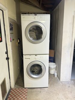 Set LG electric dryer light 220V and washer machine regular plug everything works