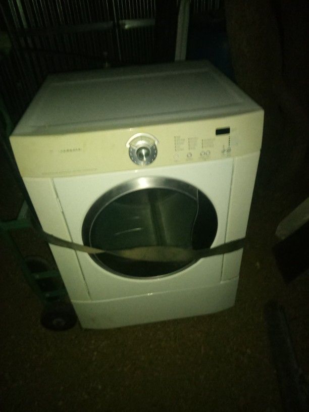Fridgedaire Clothes Dryer