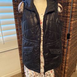 Black Puffy Vest With Hood Size 14/16 (madera)