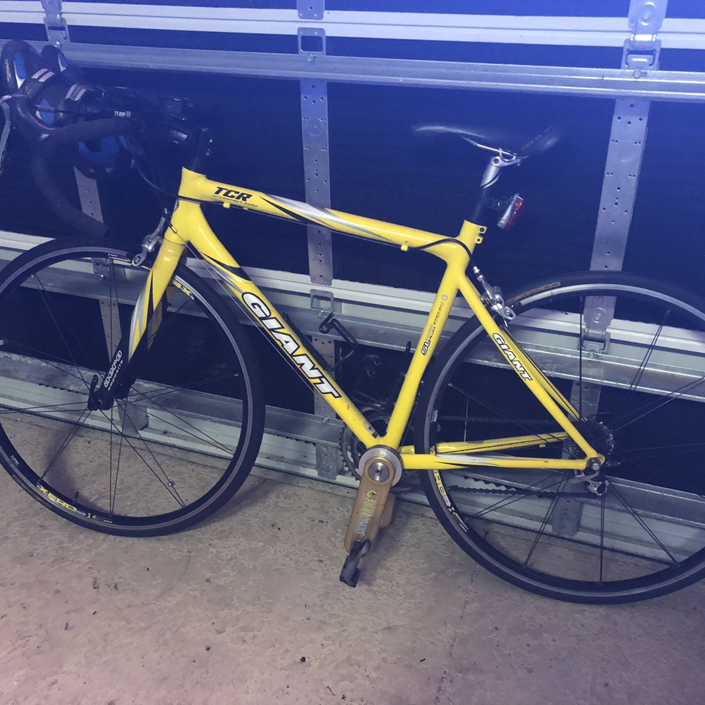 Giant TCR Road Bike Medium Size Yellow for Sale in Kissimmee, FL