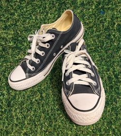 Converse for size 6 women’s | 4.5 men (Black and white low top All Star)