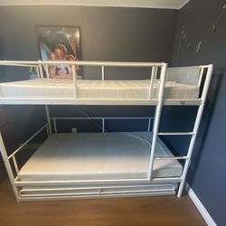 2 bed bunk bed!!