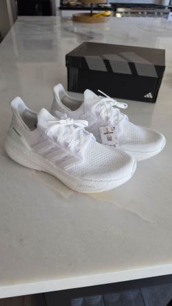 ADIDAS ULTRABOOST 5 TRIPPLE WHITE SZ 10