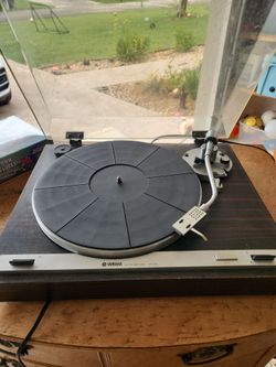 Vintage Yamaha Turntable
