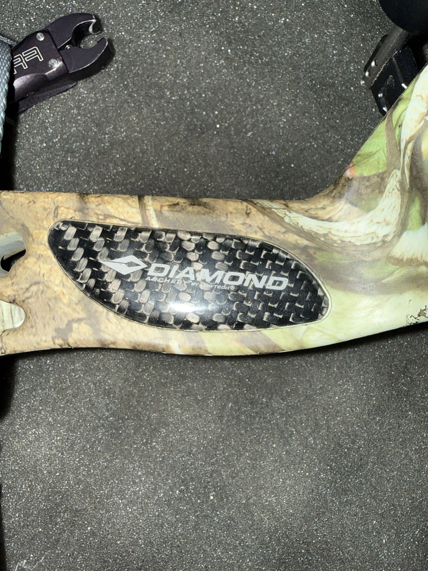 Diamond Carbon Cure Hunting Bow With Case