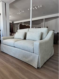 The Oliverus Sofa