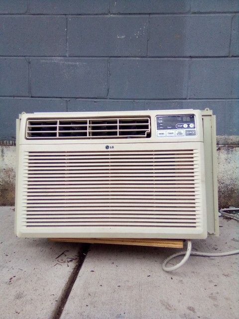 10,000 BTU LG AC UNIT