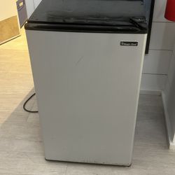 Magic Chef Refrigerator 