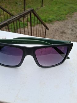 153 pairs of Sunglasses