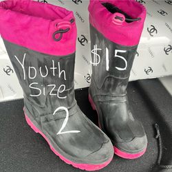 Snow Boots Size 2 Youth Pick Up Downtown La Little Tokyo Area/ boots were wiped down when I took the picture nothing wrong with them