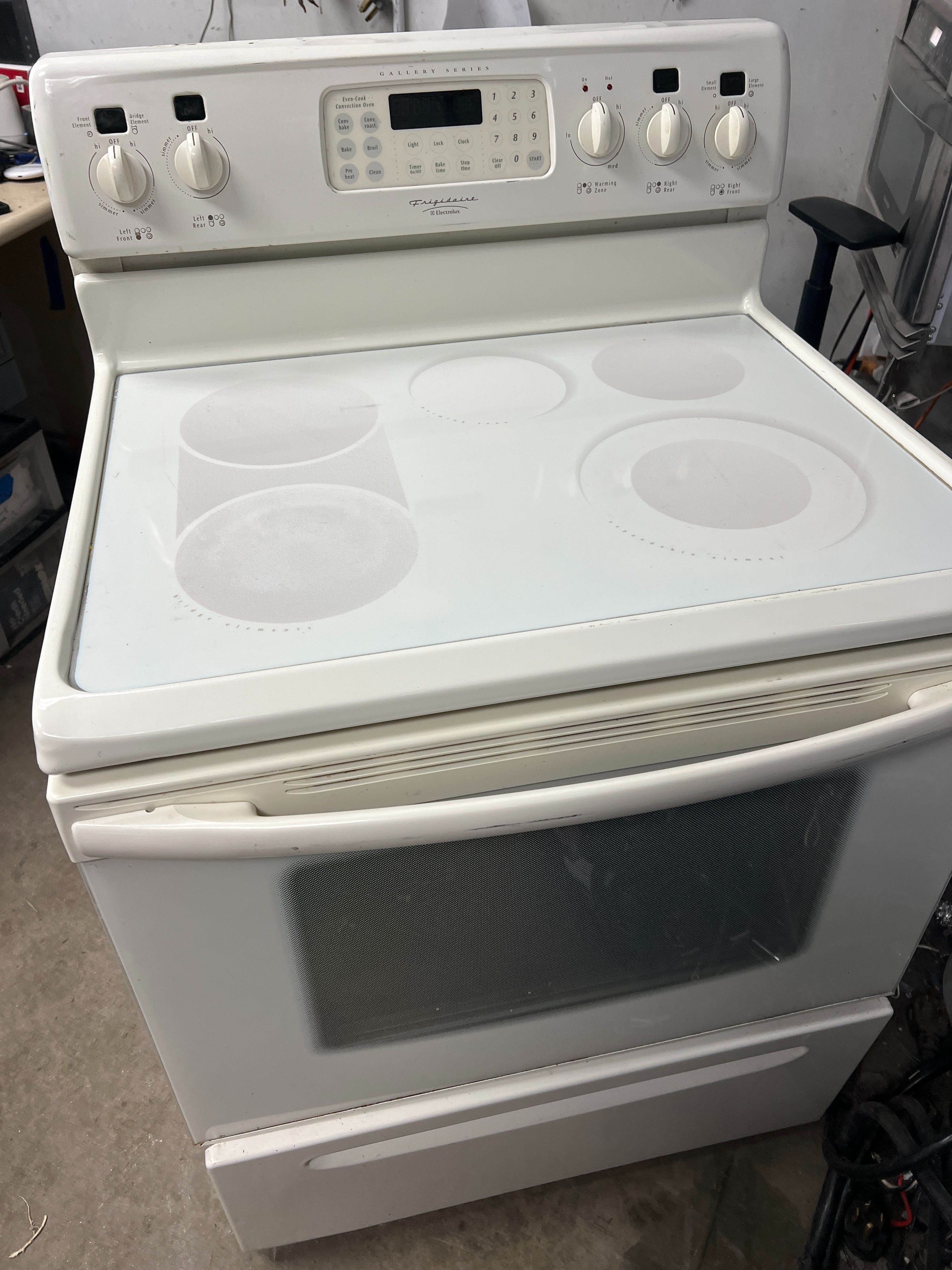 FRIGIDAIRE ALMOND OFF WHITE ELECTRIC GLASSTOP STOVE