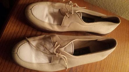 Cole Haan size 81/2 women but fit like a 8