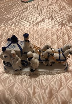 Blue and White porcelain stagecoach
