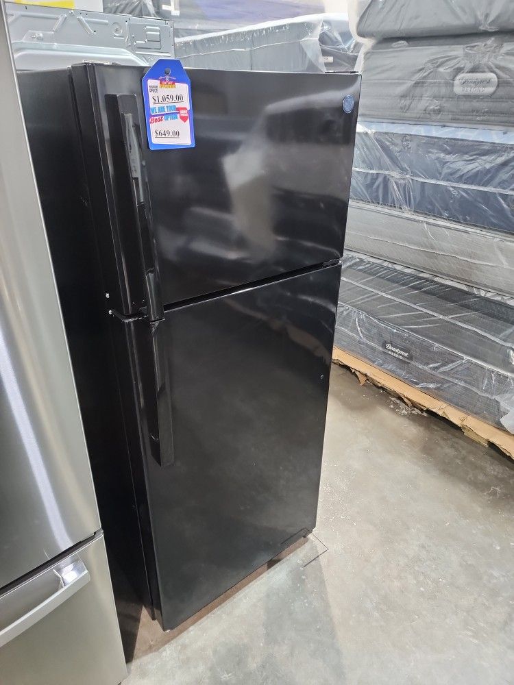 GE TOP FREEZER IN BLACK (WITH WARRANTY)
