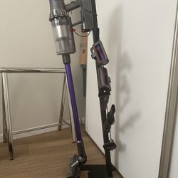 Dyson v11 animal cordless vacuum, plus stand, extra attachments, 2 battery pack replacements