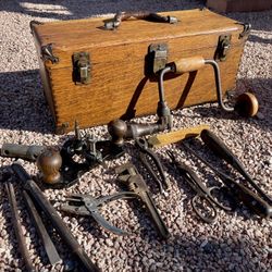 Antique (early 1900’s) “Union Tool Chest Co.” Oak Toolbox W/Vintage Tools 
