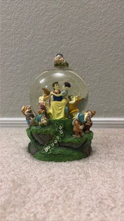 Snow White - Disney snow globe