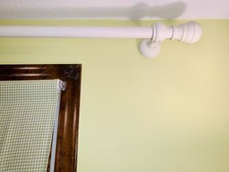 PBKs Curtain Rod w/ round finials & ties backs