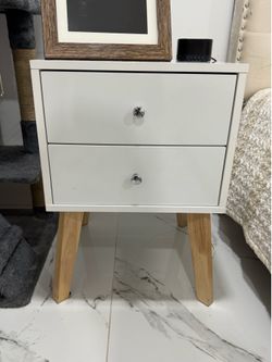 Modern White Nightstands – Set of 2