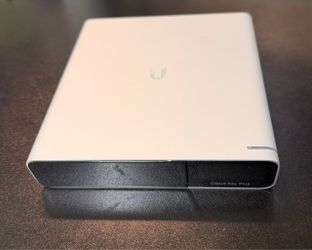 Ubiquiti UniFi Cloud Key Plus w/ 1 TB