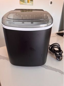 Black Portable Ice Maker
