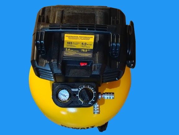DeWalt 6 Gallon 165 PSI Pancake Air Compressor