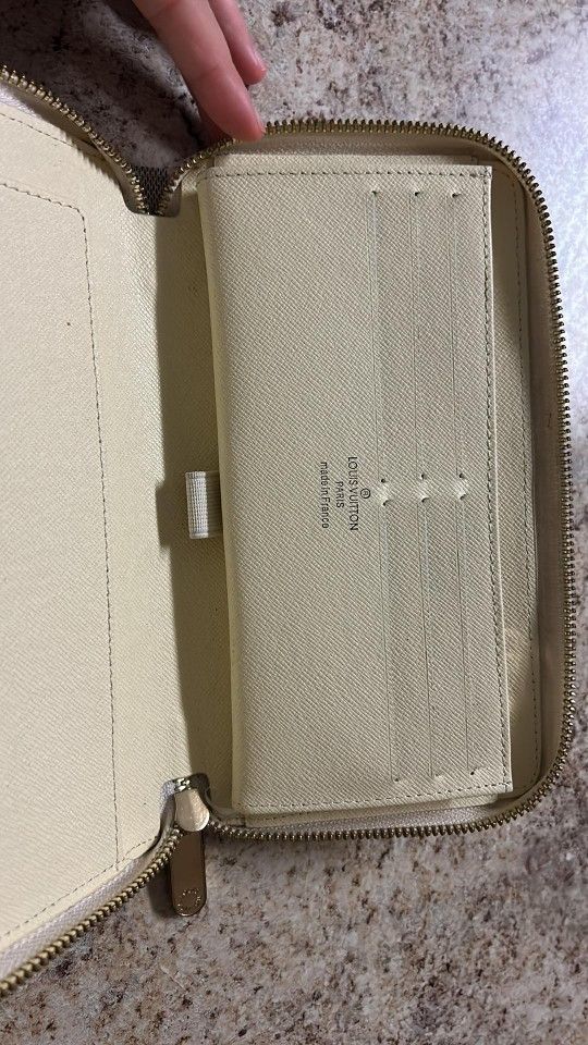 Louis Vitton Large Tote  & Accessories