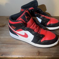 Jordan 1 Mid