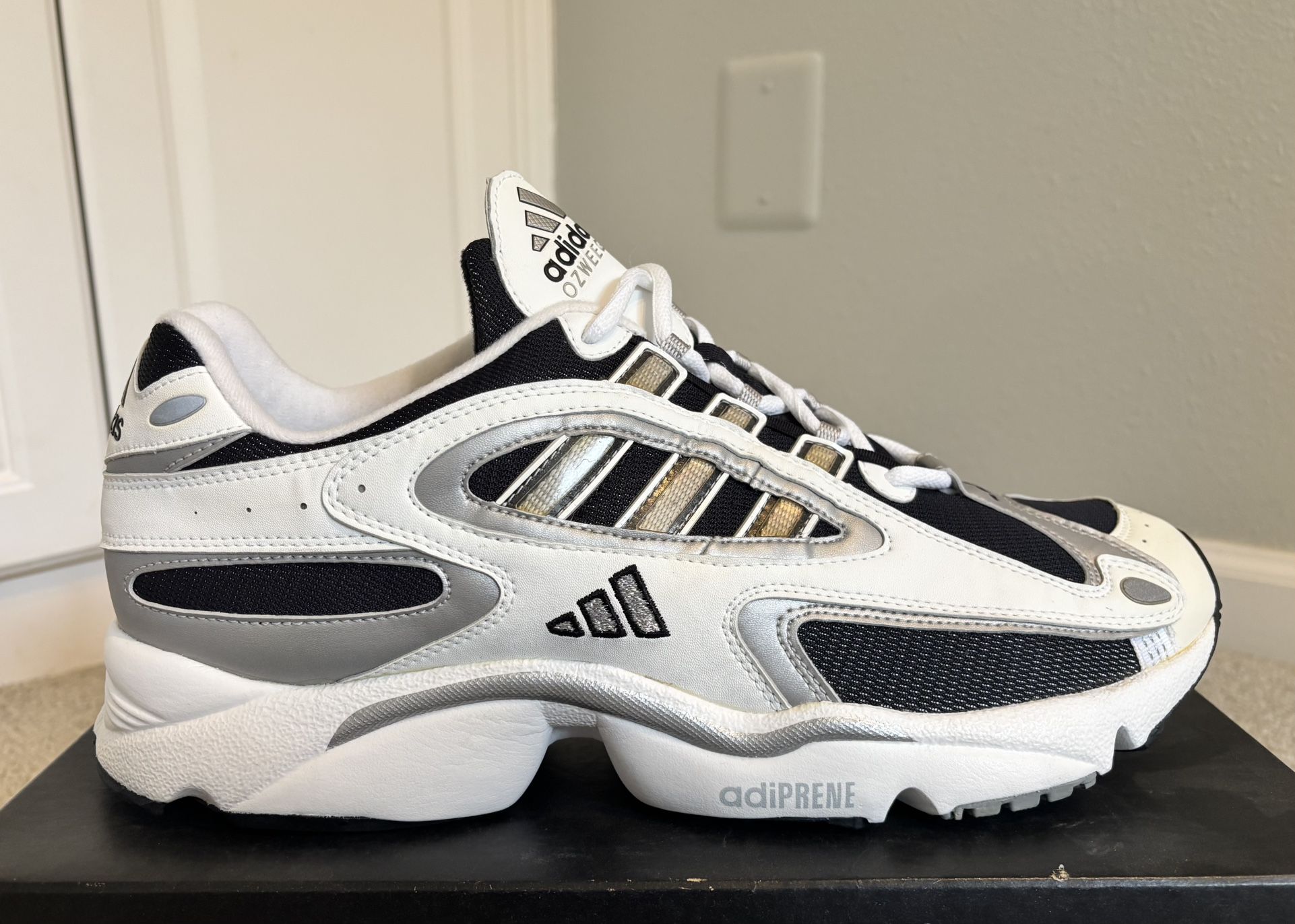 ADIDAS OSWEEGO CLASSIC MENS SIZE 13 670317 WHITE BLACK RARE 2003 NEW