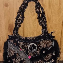 CUTE TAPESTRY, LACE HANDBAG. 