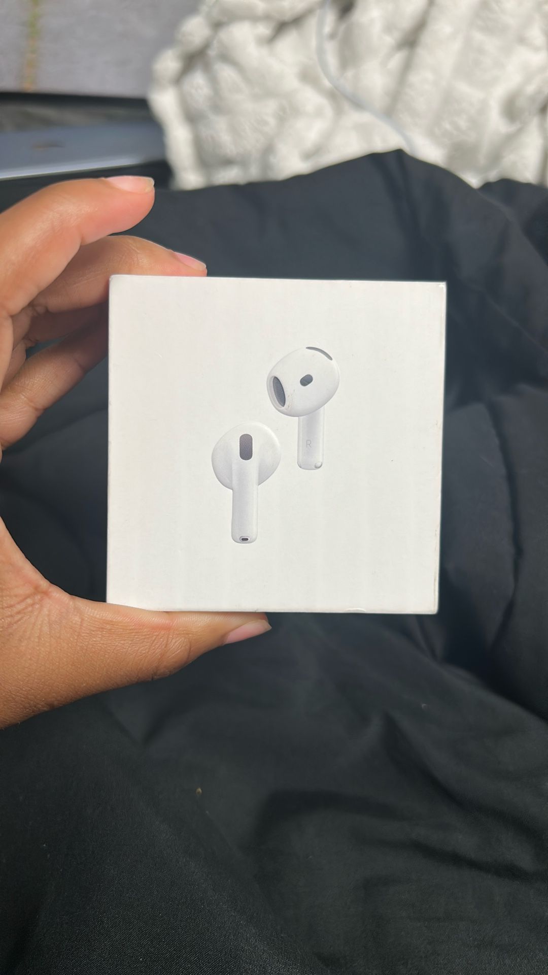 Airpods 4 with active noise cancellation