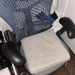 Black and gray office chair